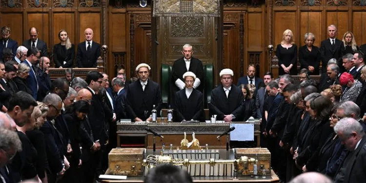 İngiltere Parlamentosu’nda Kraliçe II. Elizabeth için özel oturum