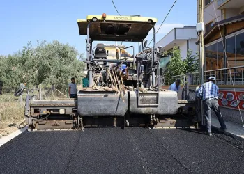 Gemlik Belediyesi ulaşımda kaliteyi asfalt ile arttırıyor