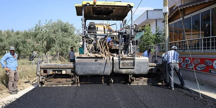 Gemlik Belediyesi ulaşımda kaliteyi asfalt ile arttırıyor