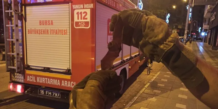 Bursa’da eve giren yarasayı itfaiye çıkardı