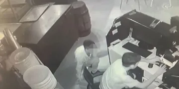 4 ayrı iş yerini 8 bin TL zarara uğrattılar
