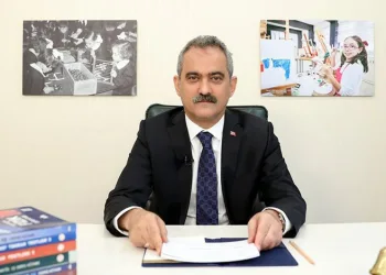 Bakan Özer, mesleki çalışma programında öğretmenlere hitap etti