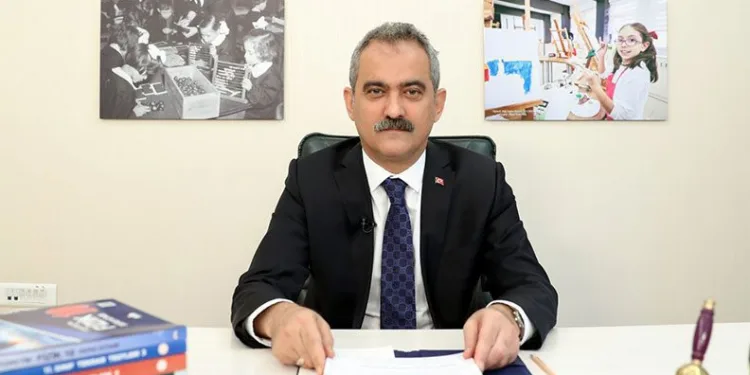 Bakan Özer, mesleki çalışma programında öğretmenlere hitap etti