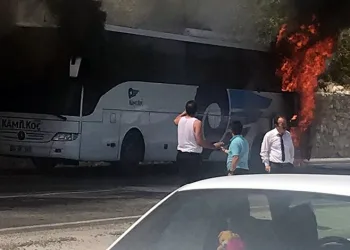 Yolcu otobüsü alev alev yandı