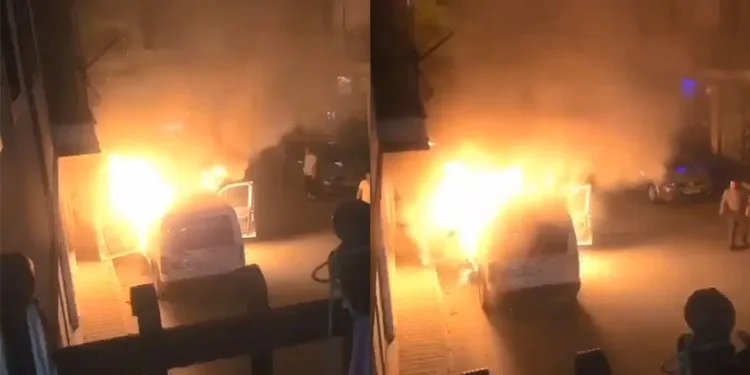 Bursa’da park halindeki kamyonet gece yarısı yandı