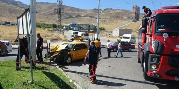 Malatya’da temizlik aracı ile otomobil çarpıştı: 4 yaralı