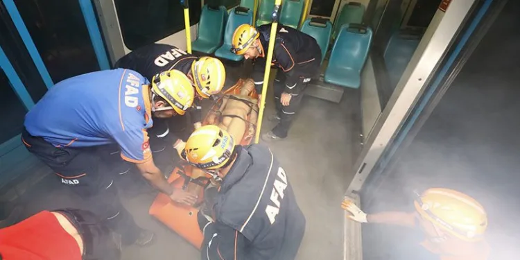 Bursa metrosunda nefes kesen tatbikat