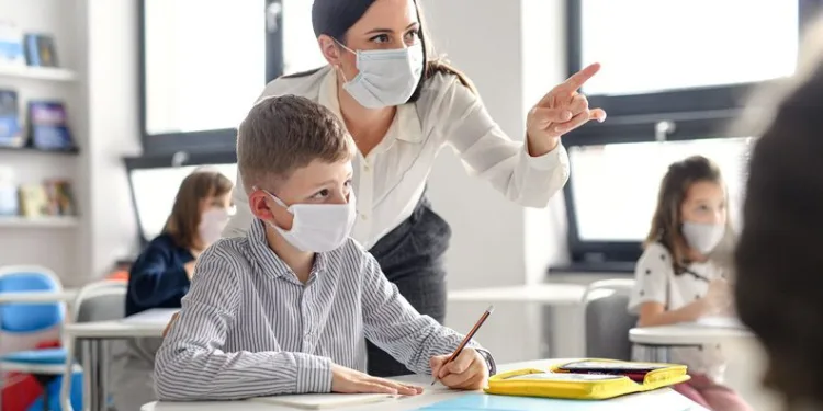 Okullarda maske takılacak mı? Bakan Özer’den açıklama