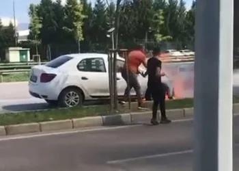 Bursa’da seyir halindeki otomobilde yangın