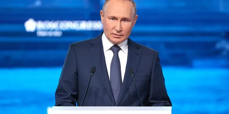 Putin: “Batı’nın yaptırımları boyun eğdirmeye yönelik”