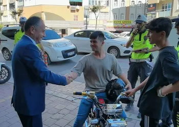 Emniyet müdüründen motosikletli gence teşekkür