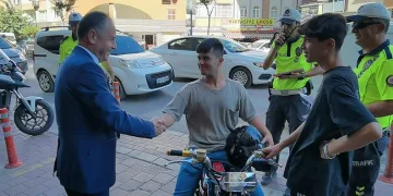 Emniyet müdüründen motosikletli gence teşekkür
