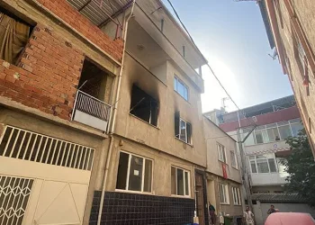 Bursa’da 3 katlı binada yangın: 1 ağır yaralı