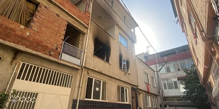 Bursa’da 3 katlı binada yangın: 1 ağır yaralı