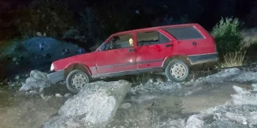 Antalya’da şarampole devrilen otomobilin sürücüsü hayatını kaybetti