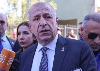Özdağ’dan Samet Gül’ün öldüğü okulun önünde basın açıklaması