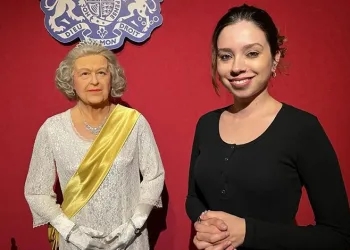 Kraliçe Elizabeth’in heykeline ilgi arttı