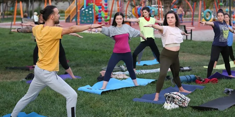 Kalp yogasıyla kalp sağlığına dikkat çektiler