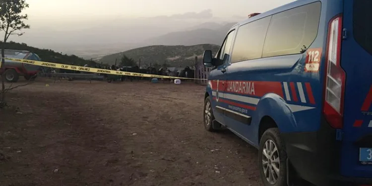 Tartıştığı eşini çocuklarının gözü önünde öldürdü