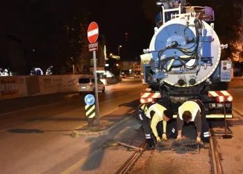Bursa’da mazgallar gece temizleniyor