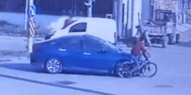 Bursa’da otomobil bisikletli çocuğa çarptı