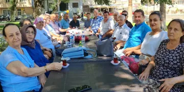 50 yıl sonra sınıf öğretmenleriyle buluştular