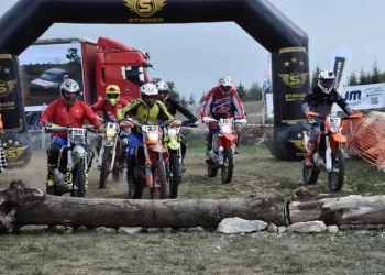 İnegöl’de motocross şovlar nefes kesti
