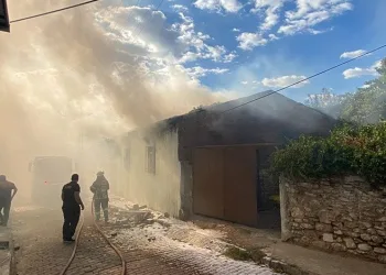 Tüpten sızan gaz bomba gibi patladı