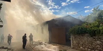 Tüpten sızan gaz bomba gibi patladı