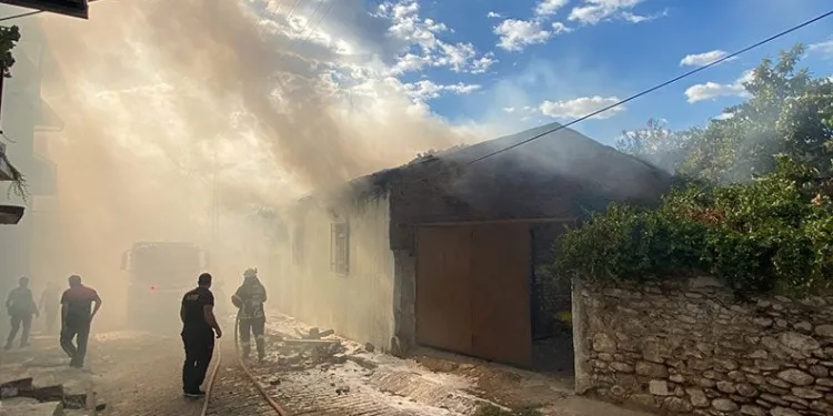 Tüpten sızan gaz bomba gibi patladı