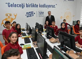 Bursa Büyükşehir’den okullara teknolojik destek