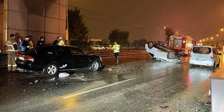 Bursa’da kontrolden çıkan araç yan yattı: 2 yaralı