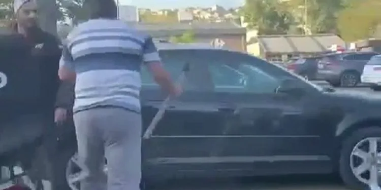 İstanbul’da trafikte baltalı saldırı girişimi