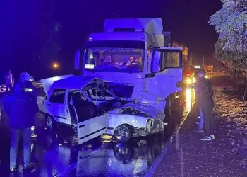 Konya’da TIR’la çarpışan otomobilin sürücüsü öldü