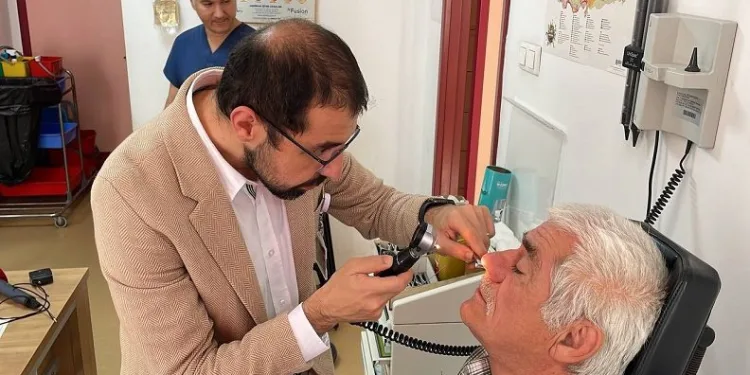 50 yıldır burnunda mermiyle yaşadı