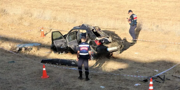 Elazığ’da otomobil şarampole yuvarlandı! Ölü ve yaralılar var