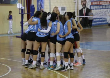 Altay, voleybolda sezona galibiyetle başladı