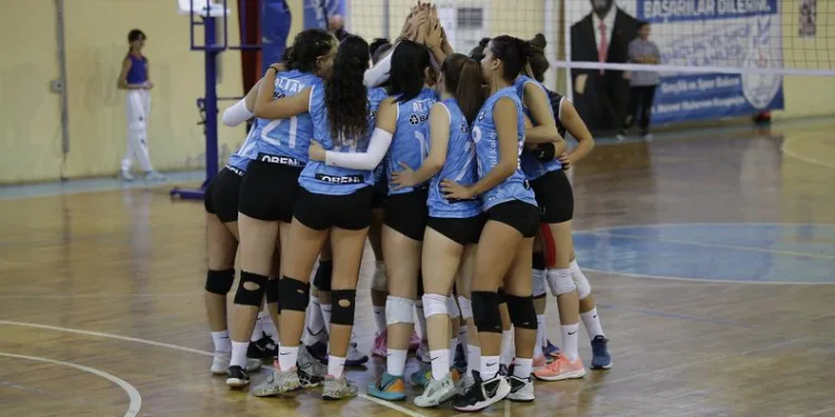 Altay, voleybolda sezona galibiyetle başladı