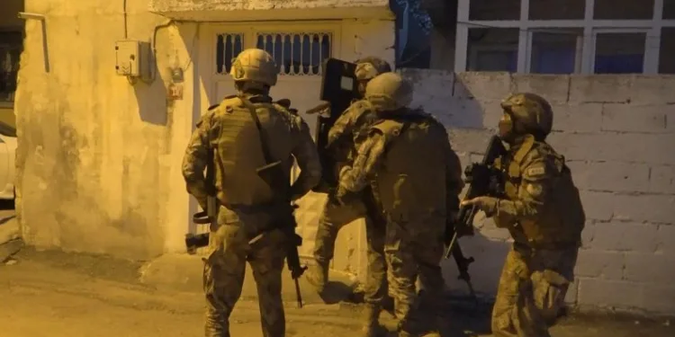Adıyaman’da zehir tacirlerine şafak baskını