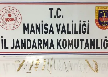 Manisa’da tadilat yaptıkları evden altın çaldılar