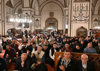 Bursa’da kandilde camiler doldu