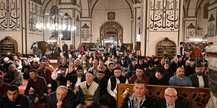 Bursa’da kandilde camiler doldu