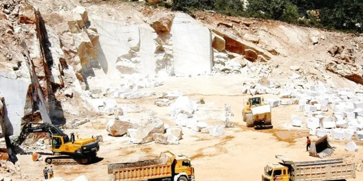 Mermer ocağının kapasite artırımı talebine mahalleliden tepki
