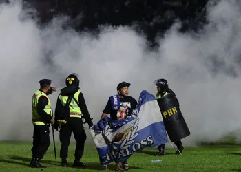 Futbol maçında izdiham: 174 ölü