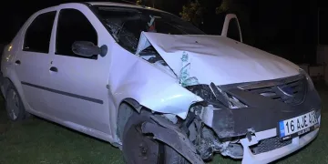 Bursa’da kontrolden çıkan araç bariyerlere çarptı