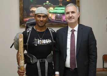 Yürüyerek Kudüs’e giden İtalyan Bursa’da mola verdi