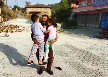 Anneleri tarafından kaçırılan çocuklar babalarına kavuştu