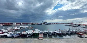 Marmara Denizi’nde ulaşıma poyraz engeli