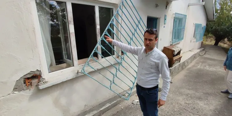 Karabük’te tedaviye giden yaşlı çiftin evini soydular