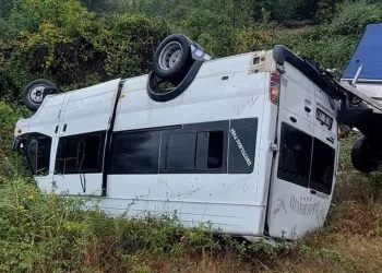 Bursa’da minibüs şarampole yuvarlandı: 1 yaralı